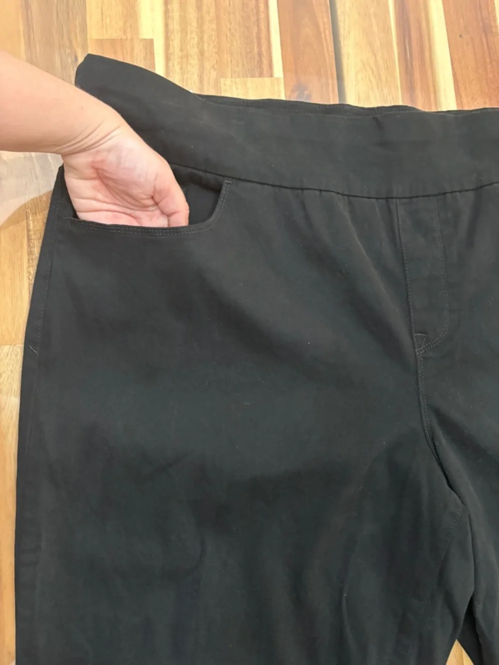 NWT Plus Size 24W Gloria Vanderbilt Black Pull Up Capri Ponte Knee Length Shorts